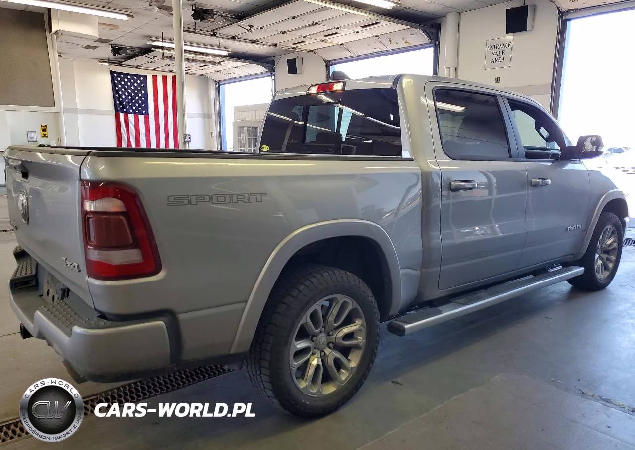 2021 Ram 1500 Laramie VIN:1C6SRFJM1MN680607 - 3