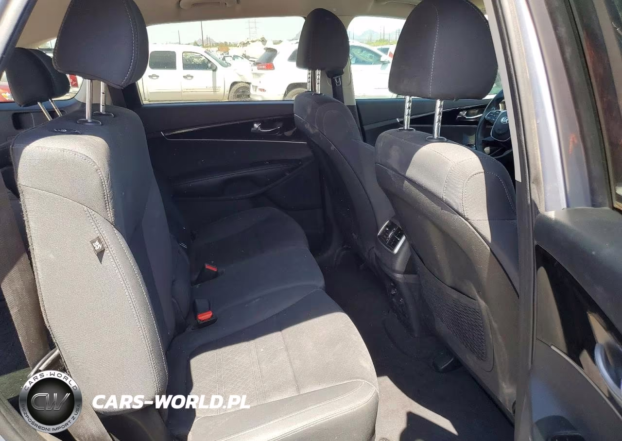 2020 Kia Sorento Lx VIN:5XYPG4A3XLG642573 - 10