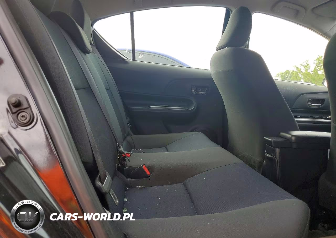 2015 Toyota Prius C Two VIN:JTDKDTB33F1580336 - 10