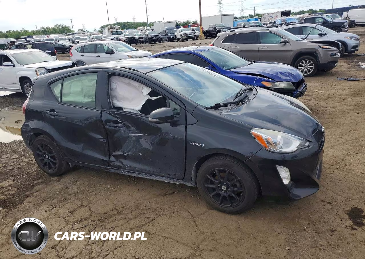 2015 Toyota Prius C Two VIN:JTDKDTB33F1580336 - 4