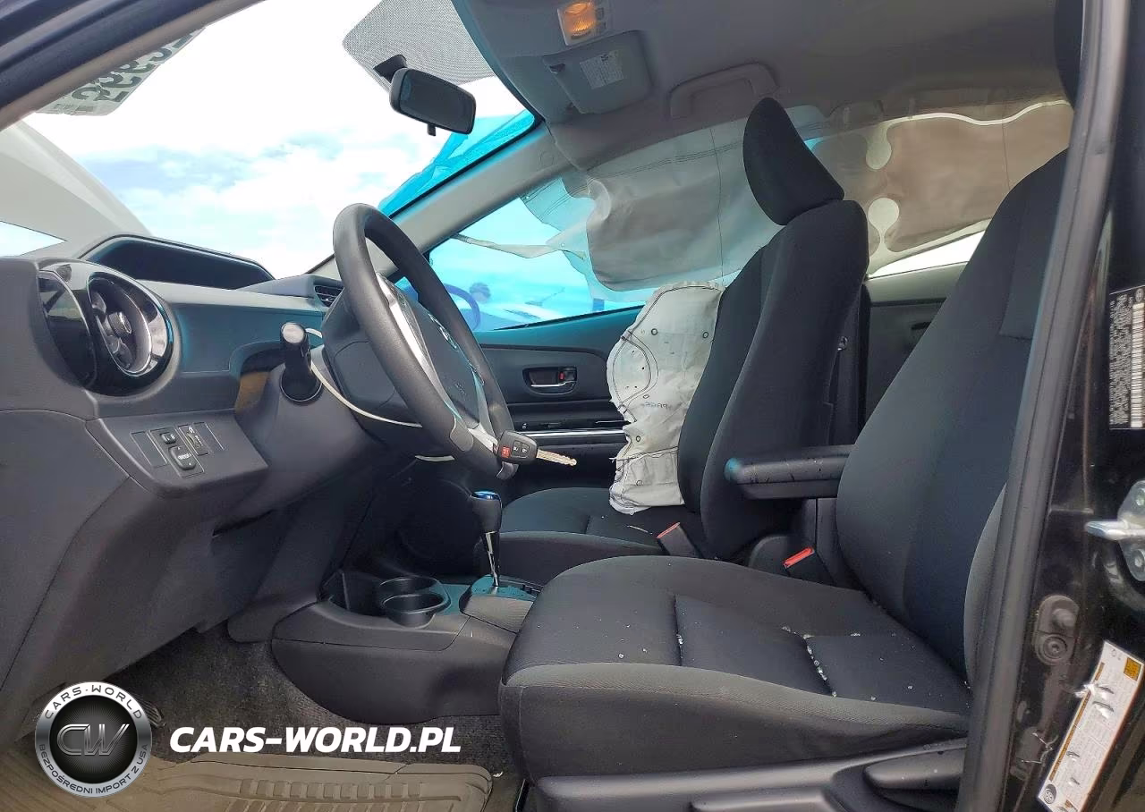 2015 Toyota Prius C Two VIN:JTDKDTB33F1580336 - 7