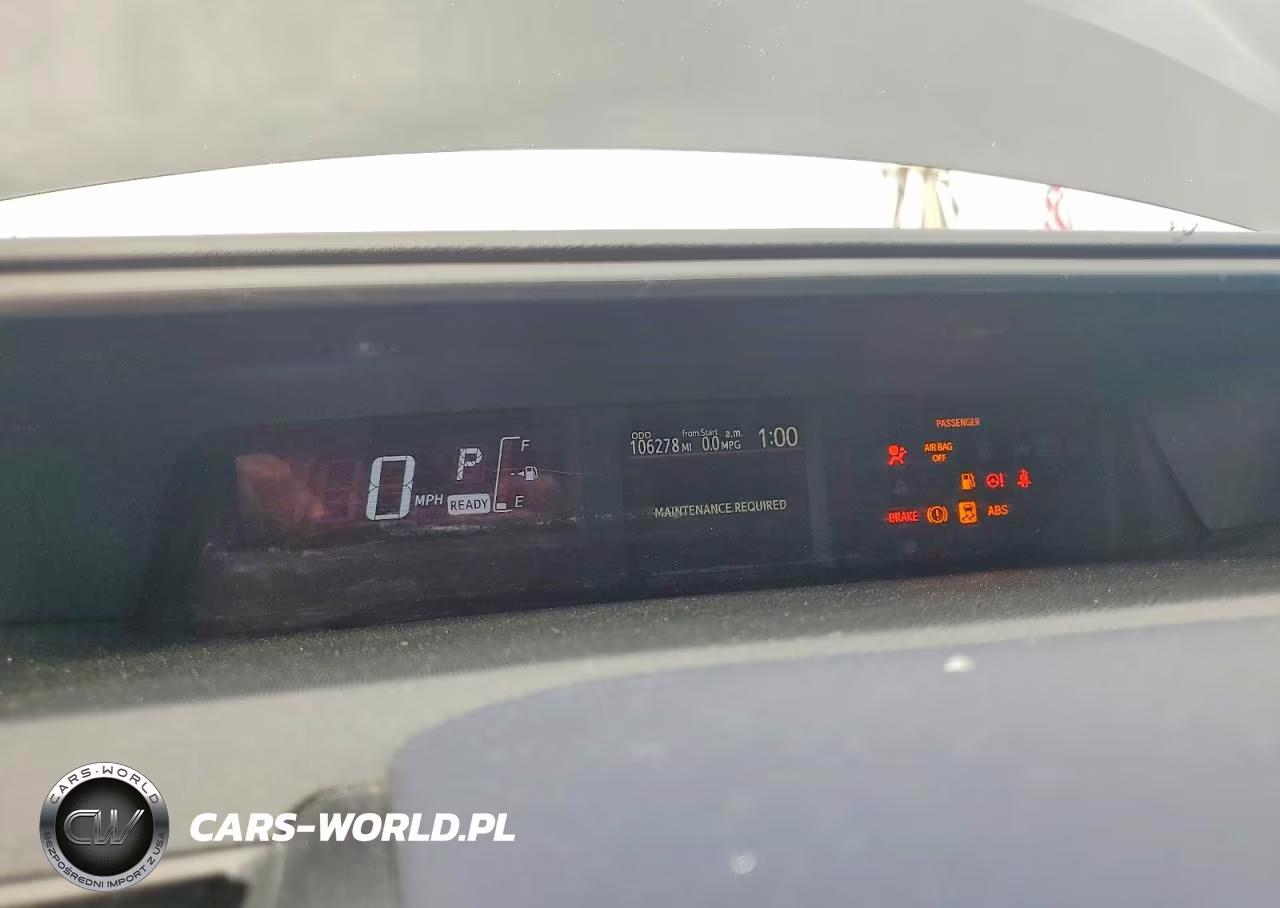 2015 Toyota Prius C Two VIN:JTDKDTB33F1580336 - 9