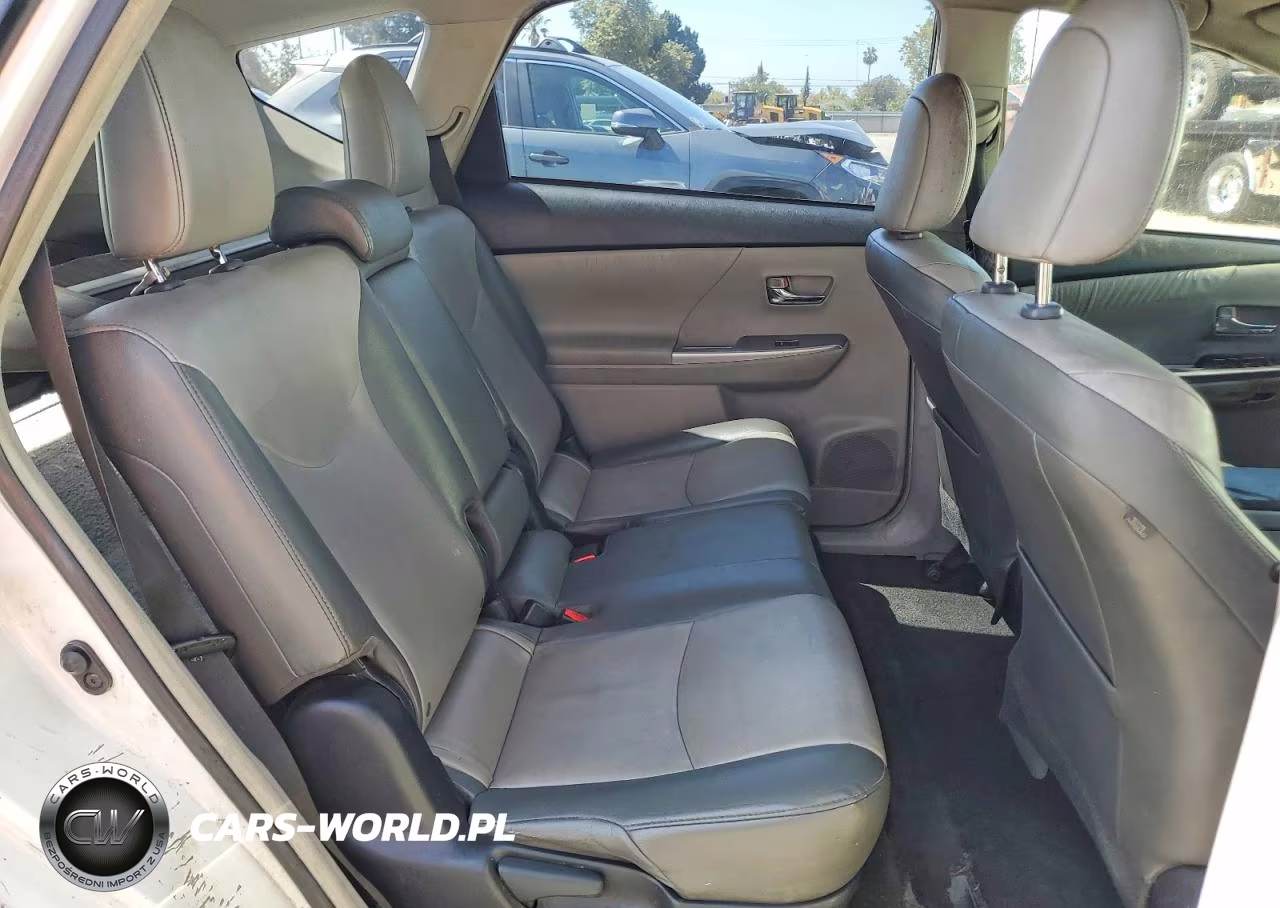 2015 Toyota Prius V Four VIN:JTDZN3EU9FJ029439 - 11