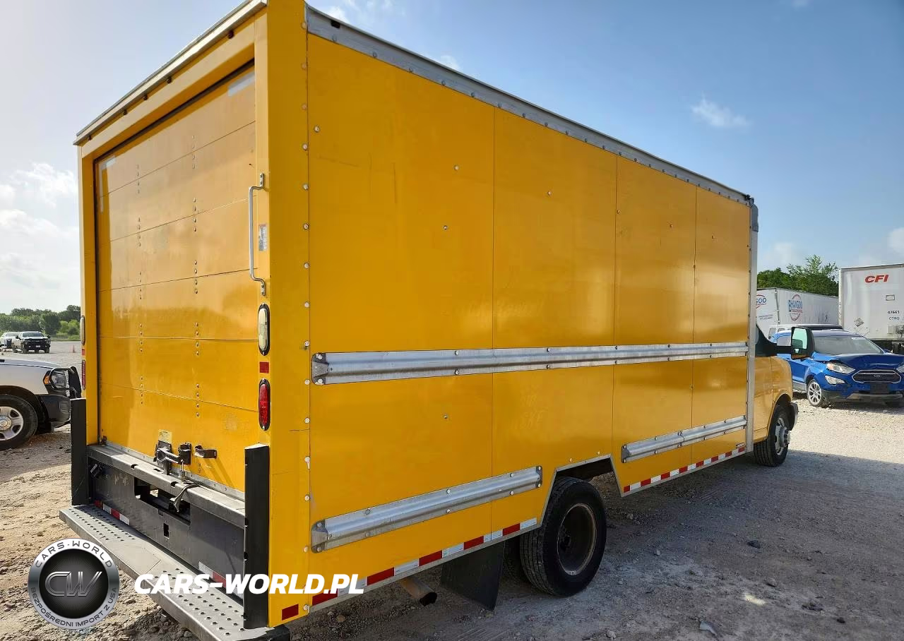 2015 GMC Savana Cutaway G3500 VIN:1GD374CG2F1168312 - 3