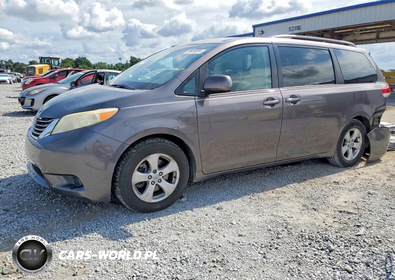 2014 Toyota Sienna Le – zdjęcie 1 z 14