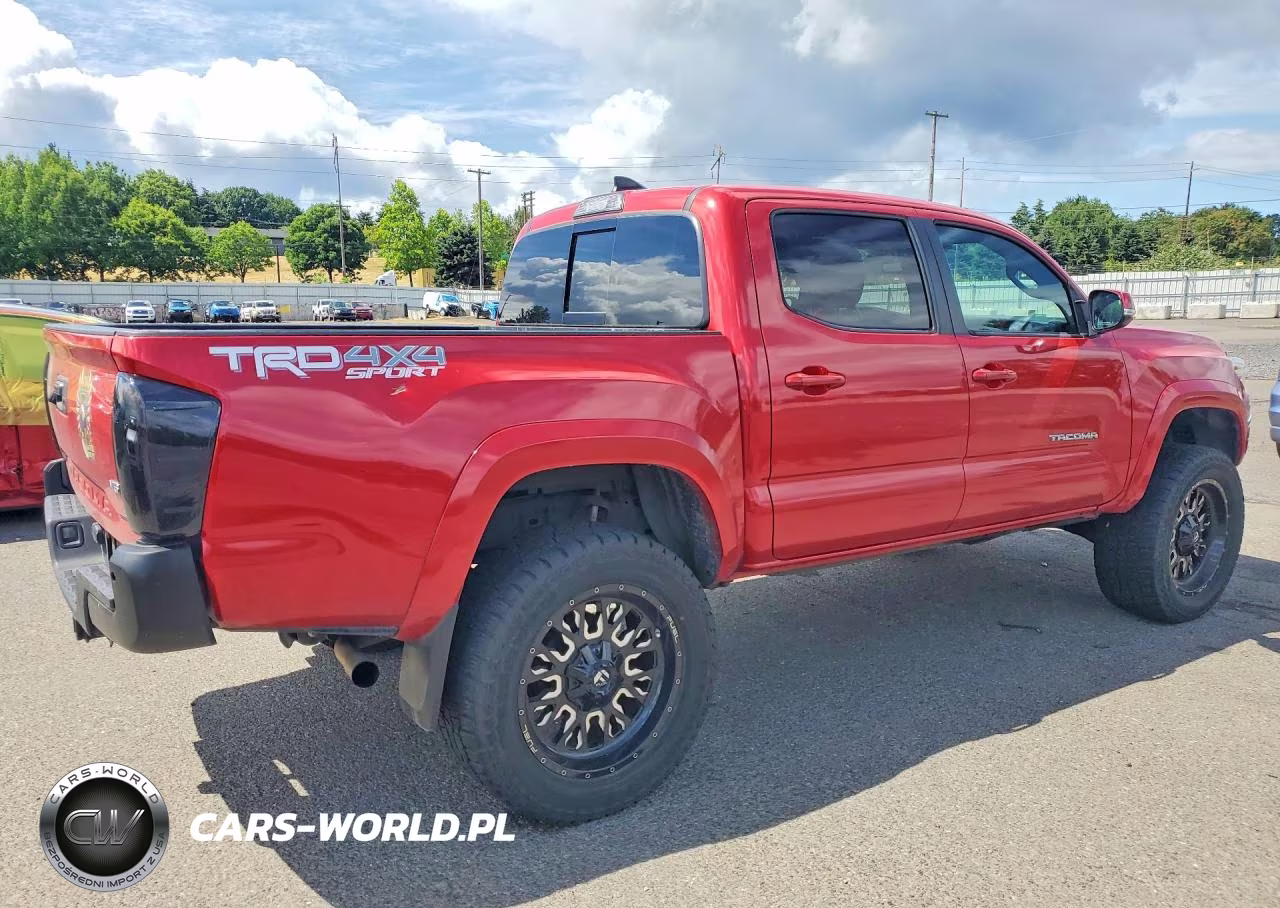 2018 Toyota Tacoma Trd Sport VIN:3TMCZ5AN8JM128415 - 3
