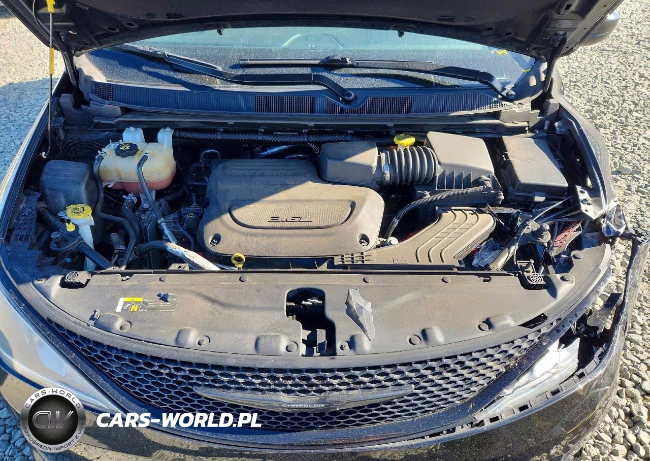 2019 Chrysler Pacifica Touring Plus VIN:2C4RC1FG8KR635968 - 12
