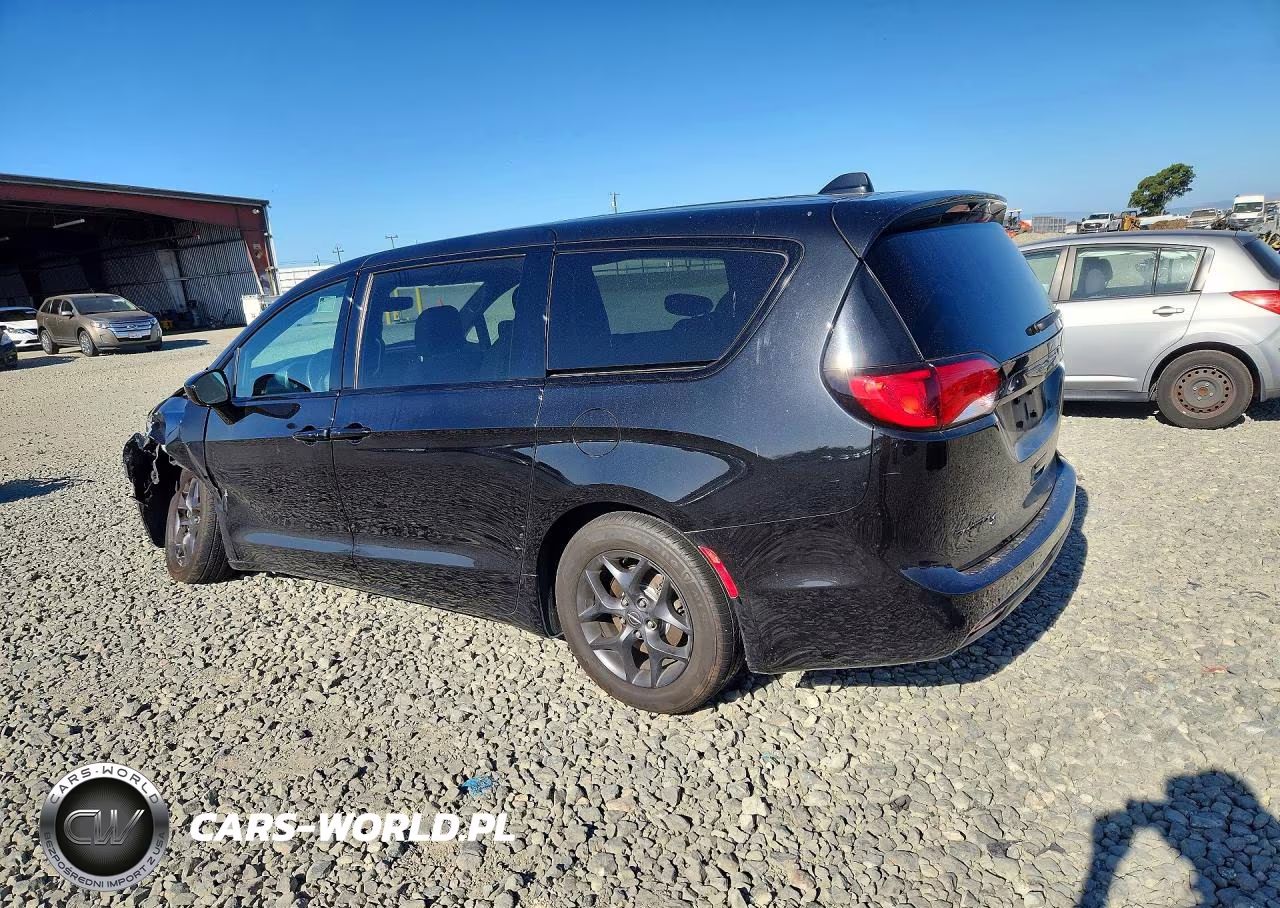 2019 Chrysler Pacifica Touring Plus VIN:2C4RC1FG8KR635968 - 2