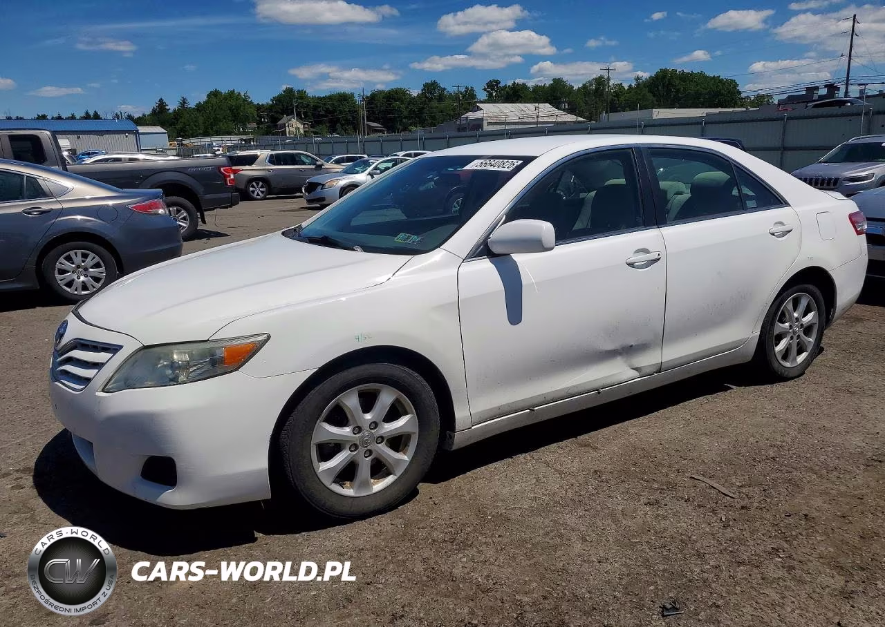 2011 Toyota Camry Le – zdjęcie 1 z 12