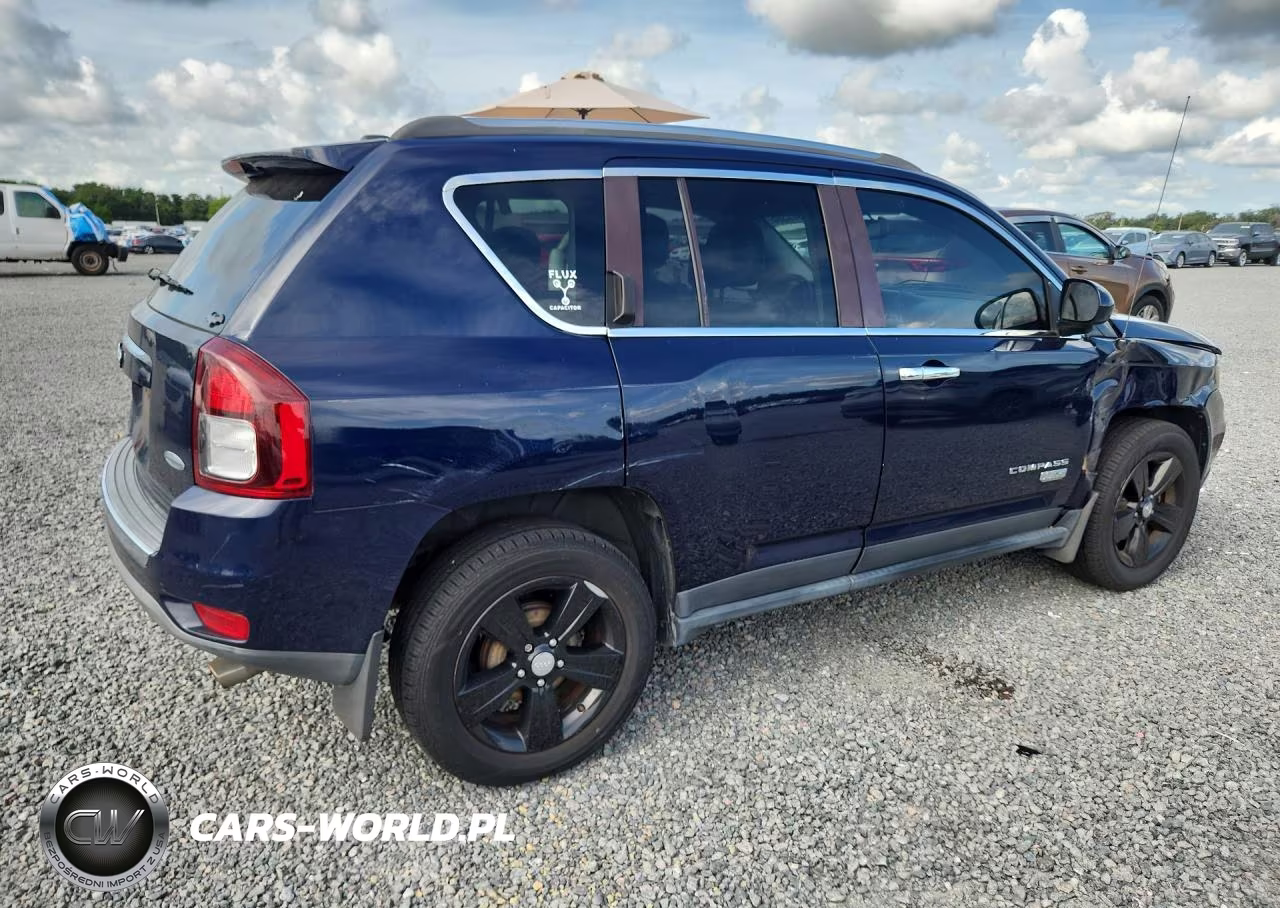 2014 Jeep Compass Latitude VIN:1C4NJCEAXED643378 - 3