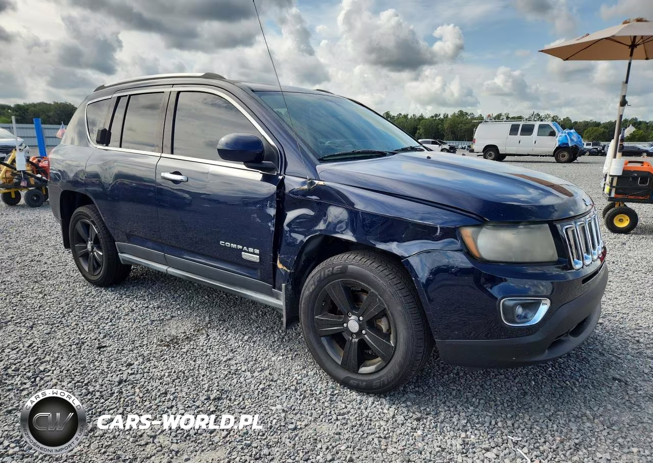 2014 Jeep Compass Latitude VIN:1C4NJCEAXED643378 - 4
