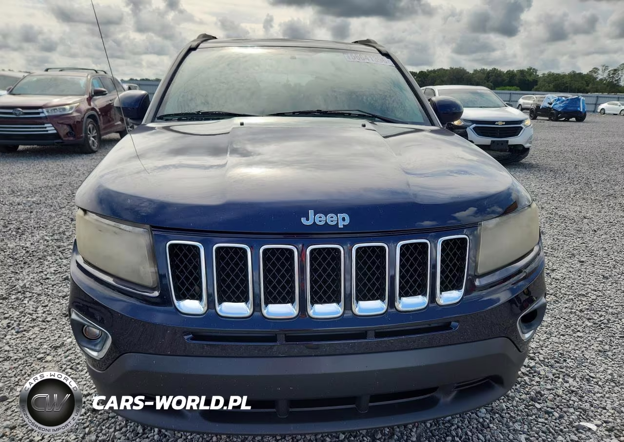 2014 Jeep Compass Latitude VIN:1C4NJCEAXED643378 - 5