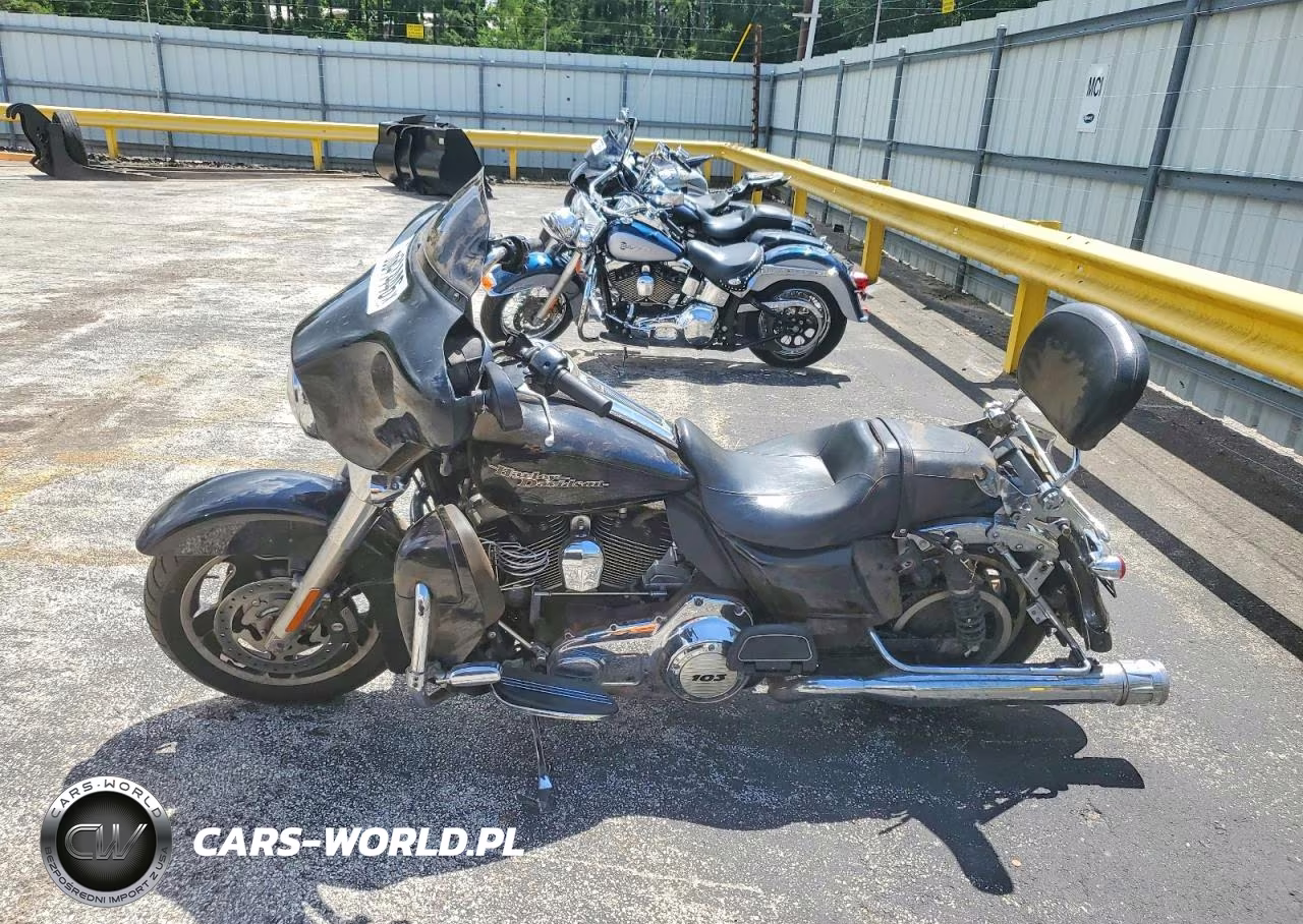 2011 Harley-Davidson Flhx VIN:1HD1KBM11BB649373 - 3