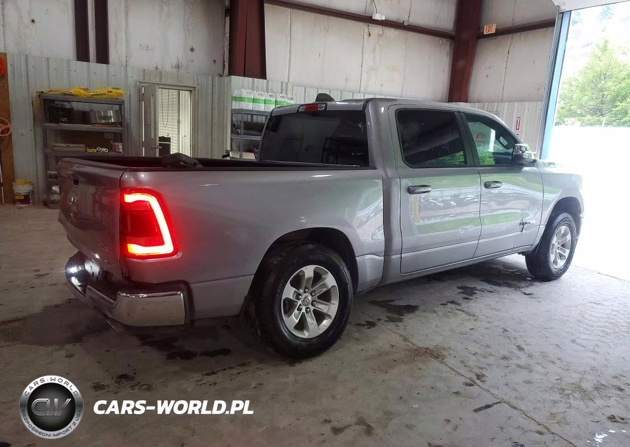 2024 Ram 1500 Laramie VIN:1C6SRFJT8RN224084 - 3