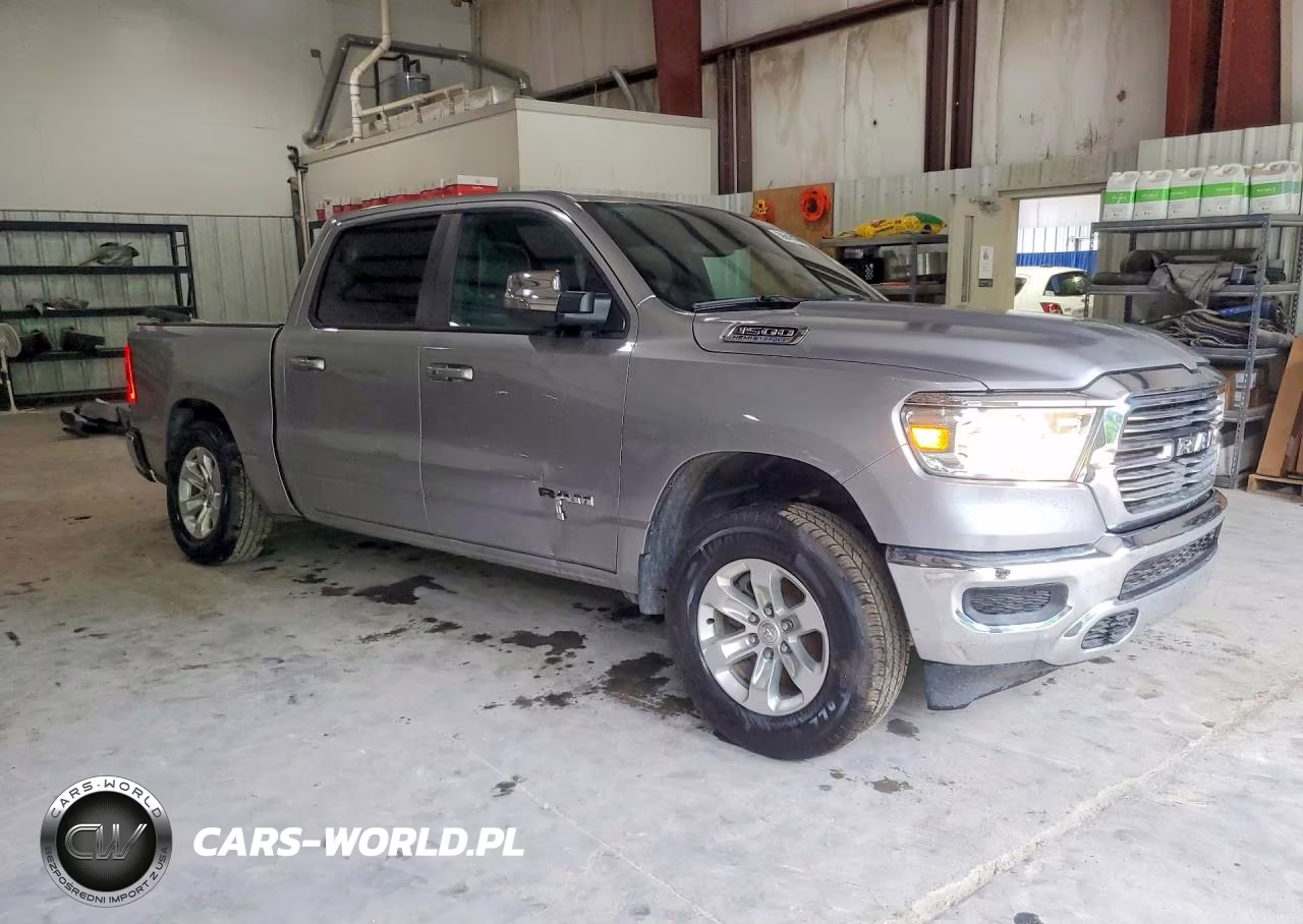 2024 Ram 1500 Laramie VIN:1C6SRFJT8RN224084 - 4