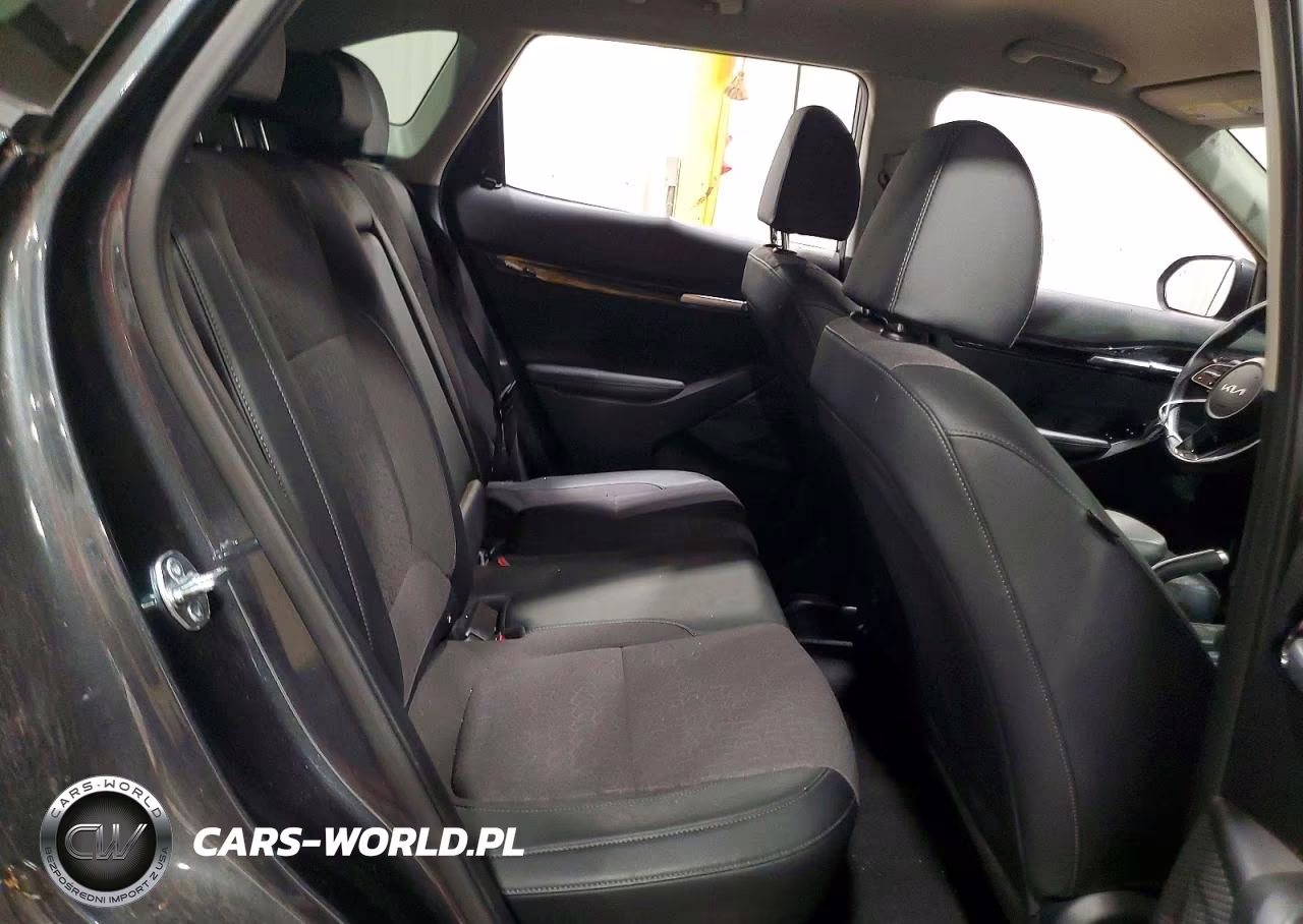 2025 Kia Seltos S VIN:KNDEU2AA5S7760366 - 10