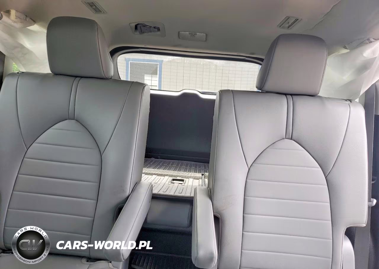 2022 Toyota Highlander Xle VIN:5TDGZRBH6NS586431 - 10