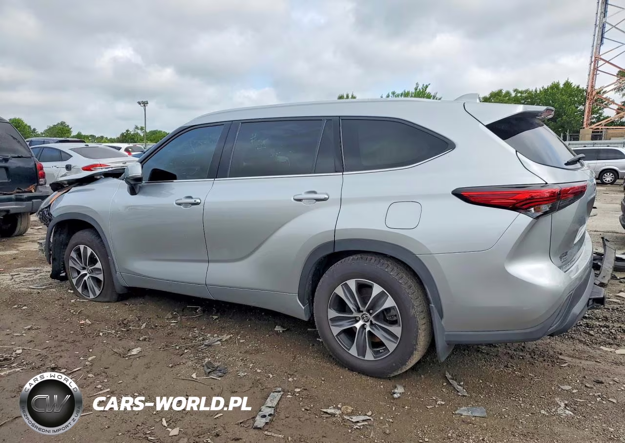 2022 Toyota Highlander Xle VIN:5TDGZRBH6NS586431 - 2