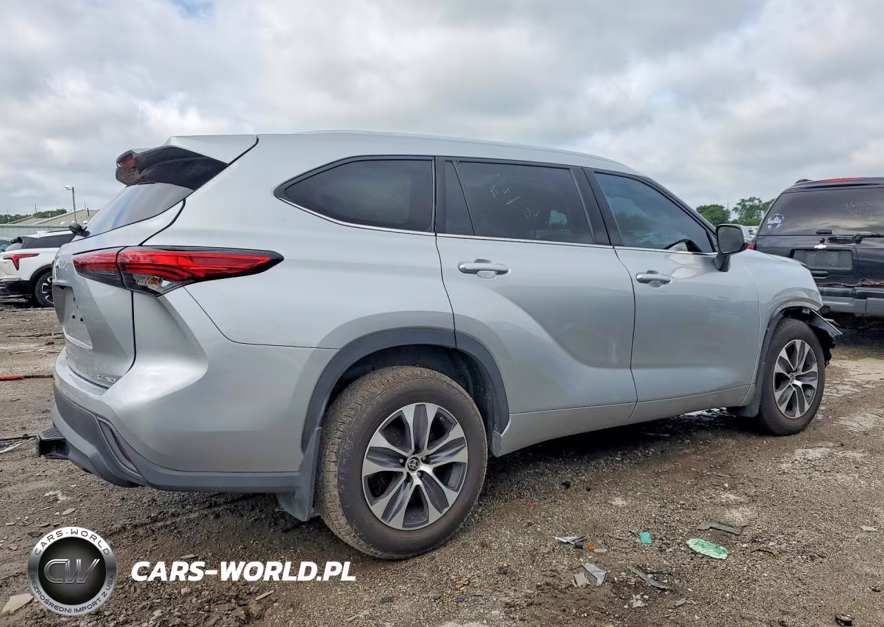 2022 Toyota Highlander Xle VIN:5TDGZRBH6NS586431 - 3