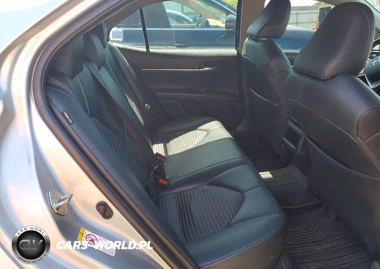 2018 Toyota Camry Se VIN:4T1B11HK7JU620836 - 10