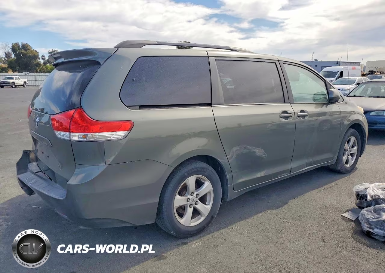 2011 Toyota Sienna Le VIN:5TDKK3DC1BS042556 - 3