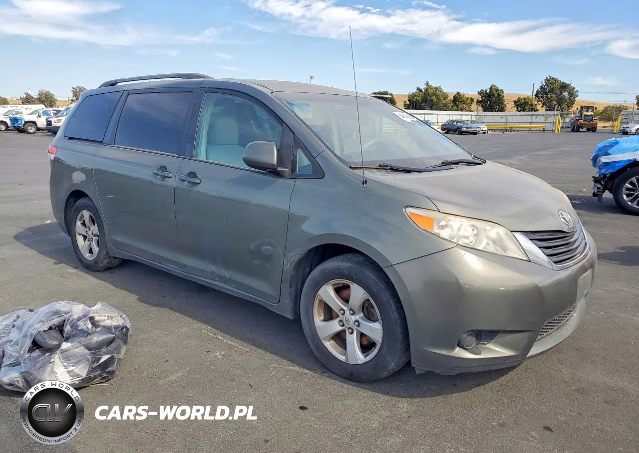 2011 Toyota Sienna Le VIN:5TDKK3DC1BS042556 - 4