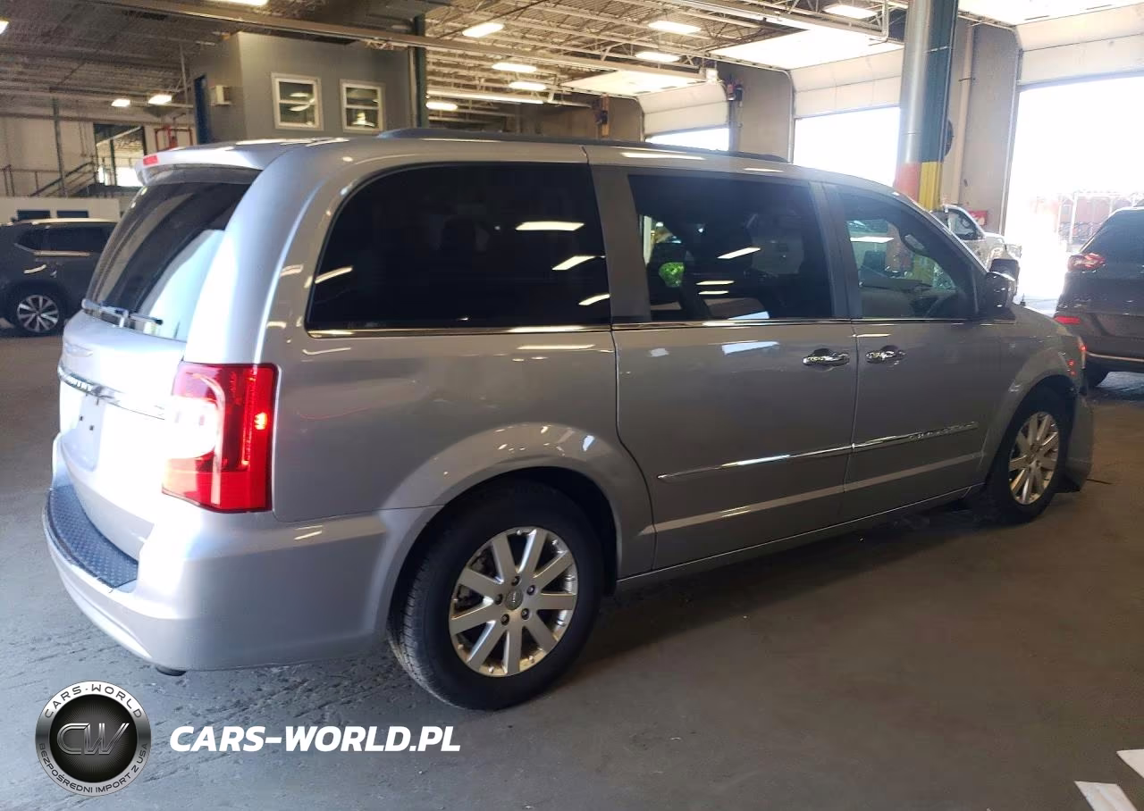 2015 Chrysler Town & Country Touring VIN:2C4RC1BG8FR619992 - 3