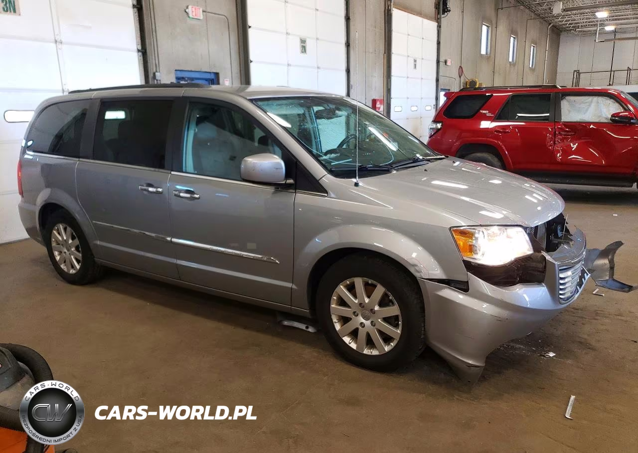 2015 Chrysler Town & Country Touring VIN:2C4RC1BG8FR619992 - 4
