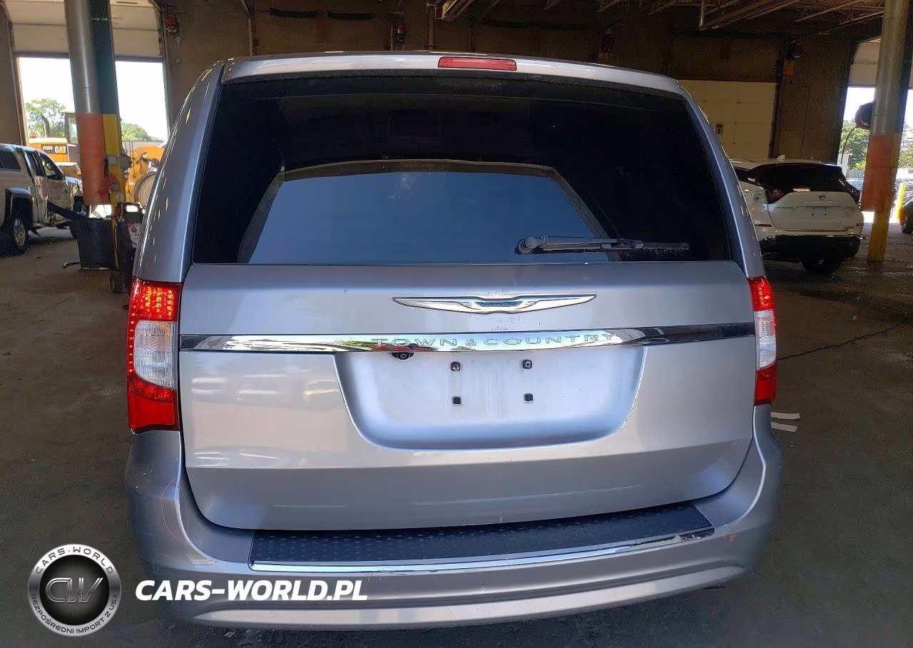 2015 Chrysler Town & Country Touring VIN:2C4RC1BG8FR619992 - 6