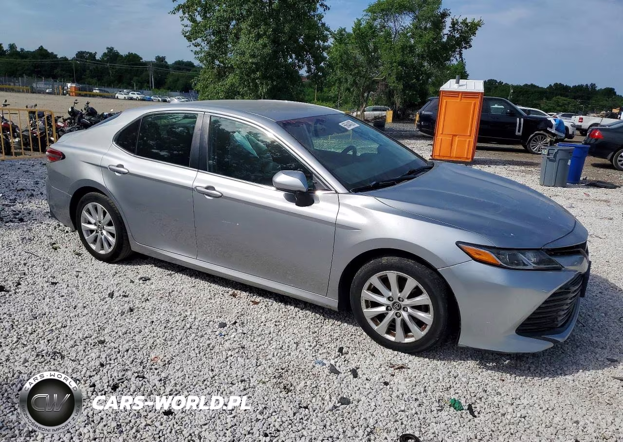 2019 Toyota Camry Le VIN:4T1B11HK3KU261325 - 4