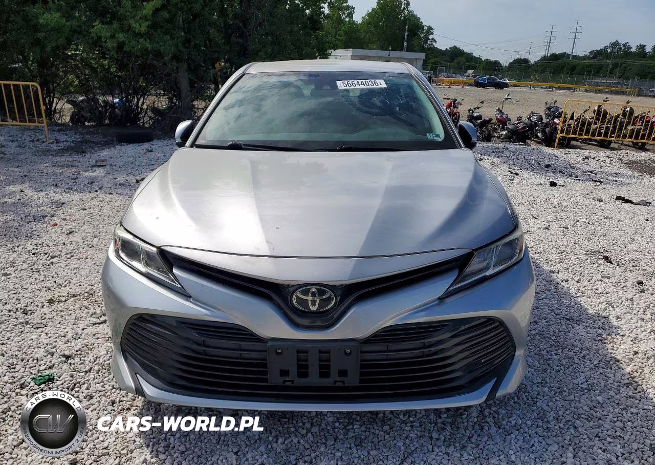 2019 Toyota Camry Le VIN:4T1B11HK3KU261325 - 5