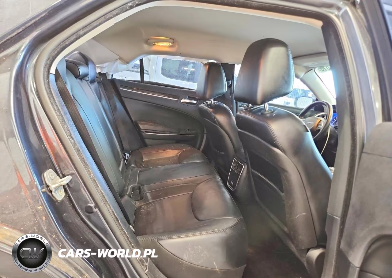 2015 Chrysler 300 Limited VIN:2C3CCAAGXFH881899 - 10