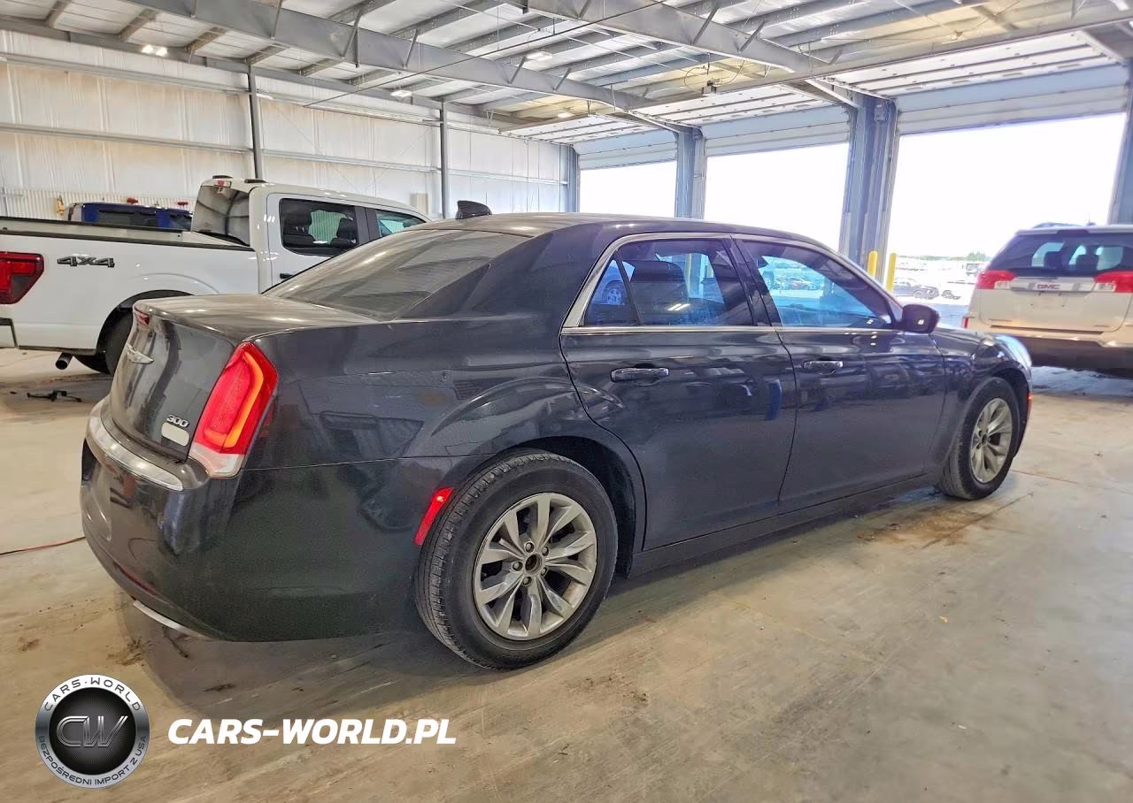 2015 Chrysler 300 Limited VIN:2C3CCAAGXFH881899 - 3