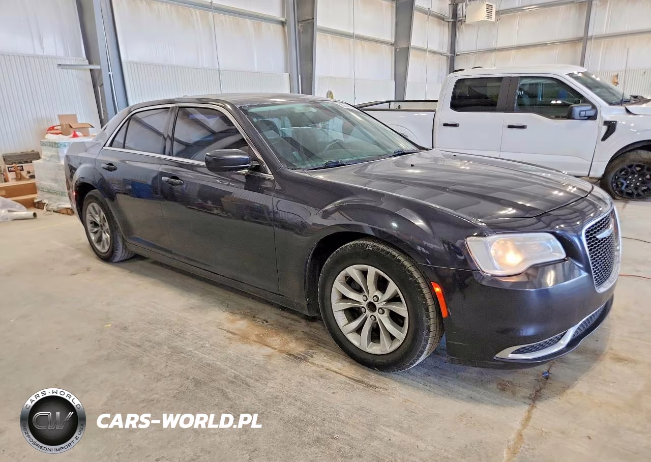 2015 Chrysler 300 Limited VIN:2C3CCAAGXFH881899 - 4