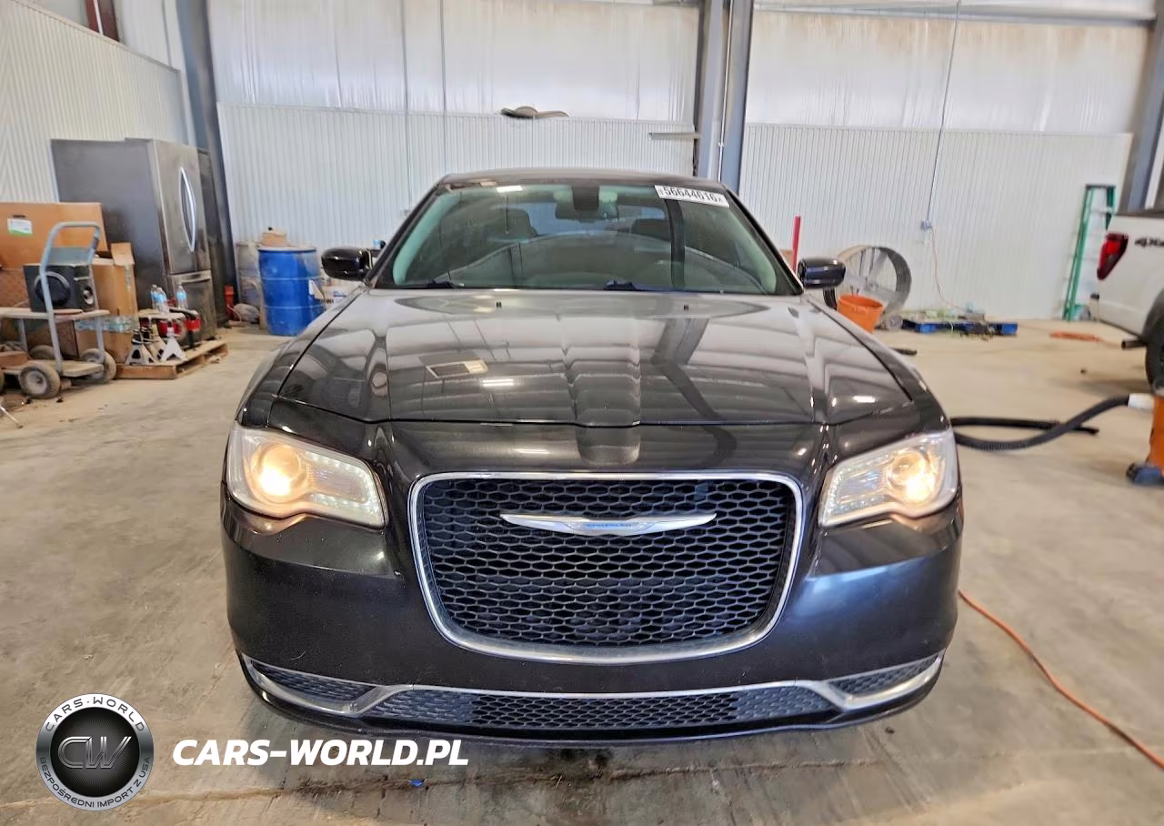 2015 Chrysler 300 Limited VIN:2C3CCAAGXFH881899 - 5