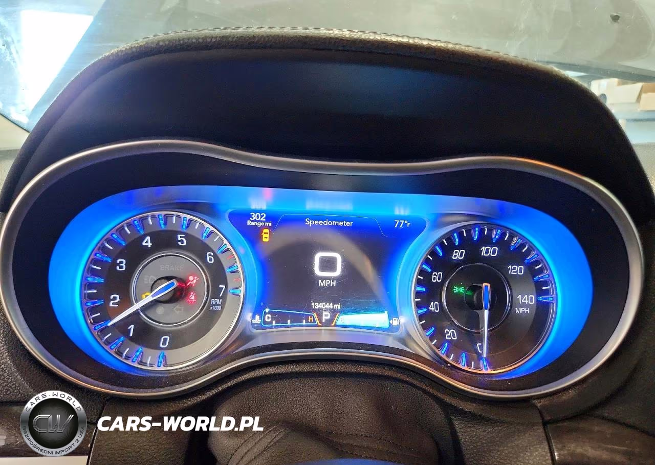 2015 Chrysler 300 Limited VIN:2C3CCAAGXFH881899 - 9