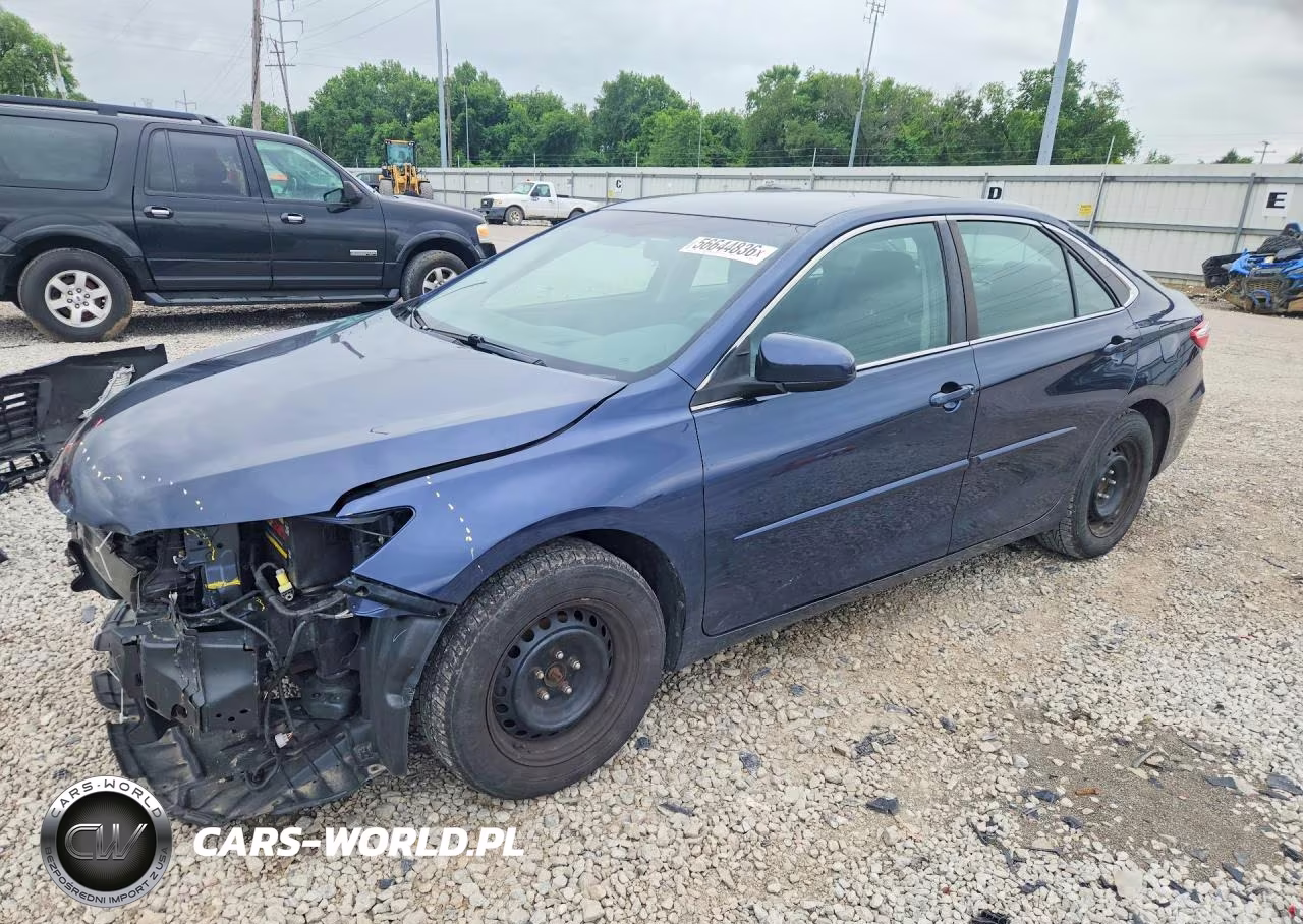 2016 Toyota Camry Le – zdjęcie 1 z 13