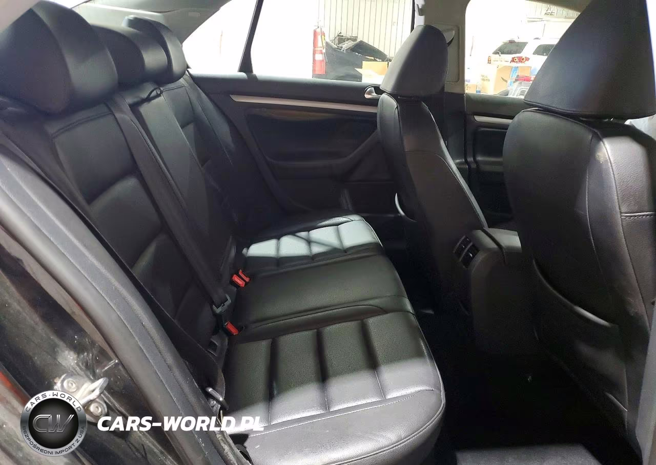 2010 Volkswagen Jetta Limited VIN:3VWAZ7AJ3AM135706 - 10