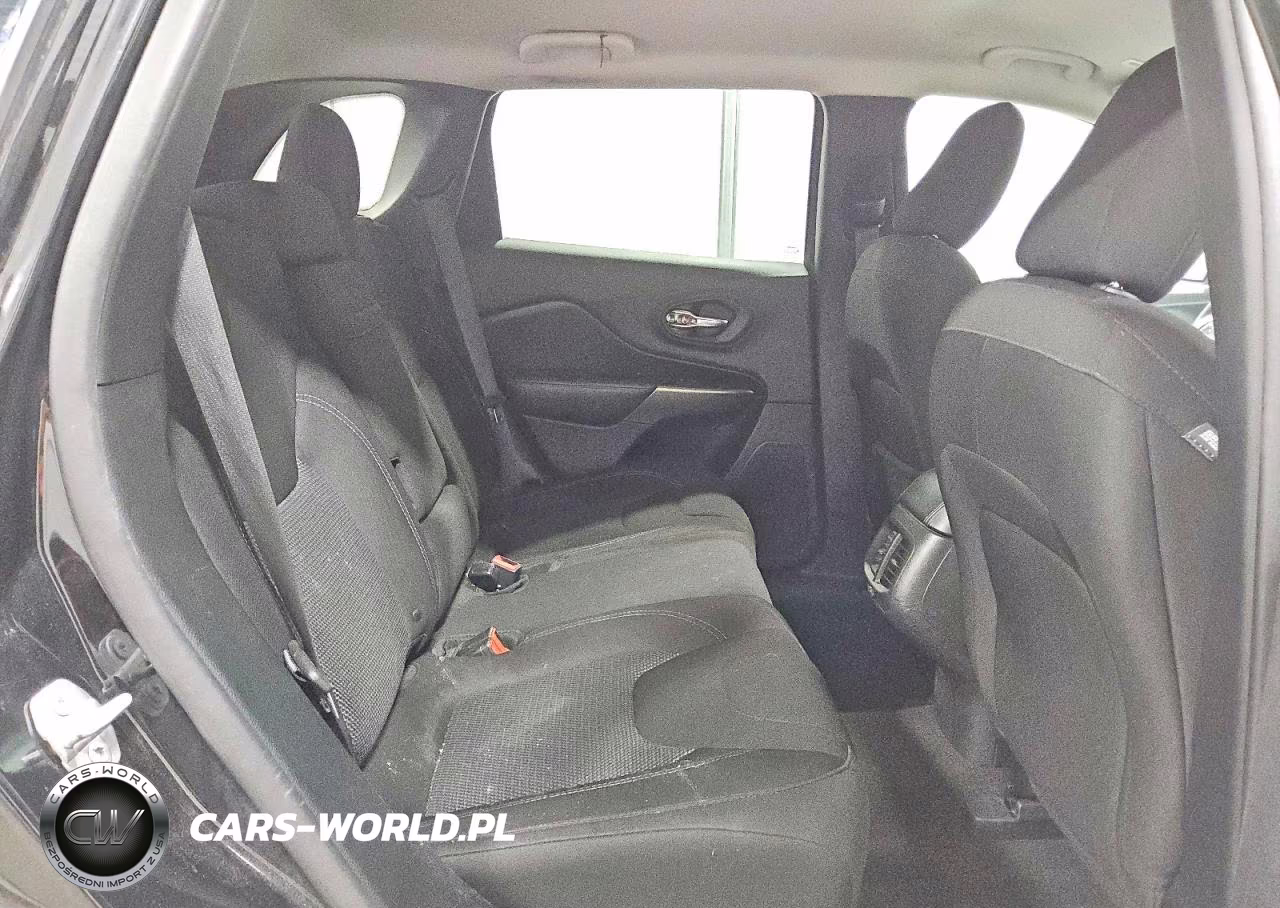 2019 Jeep Cherokee Latitude VIN:1C4PJMCB2KD311490 - 11