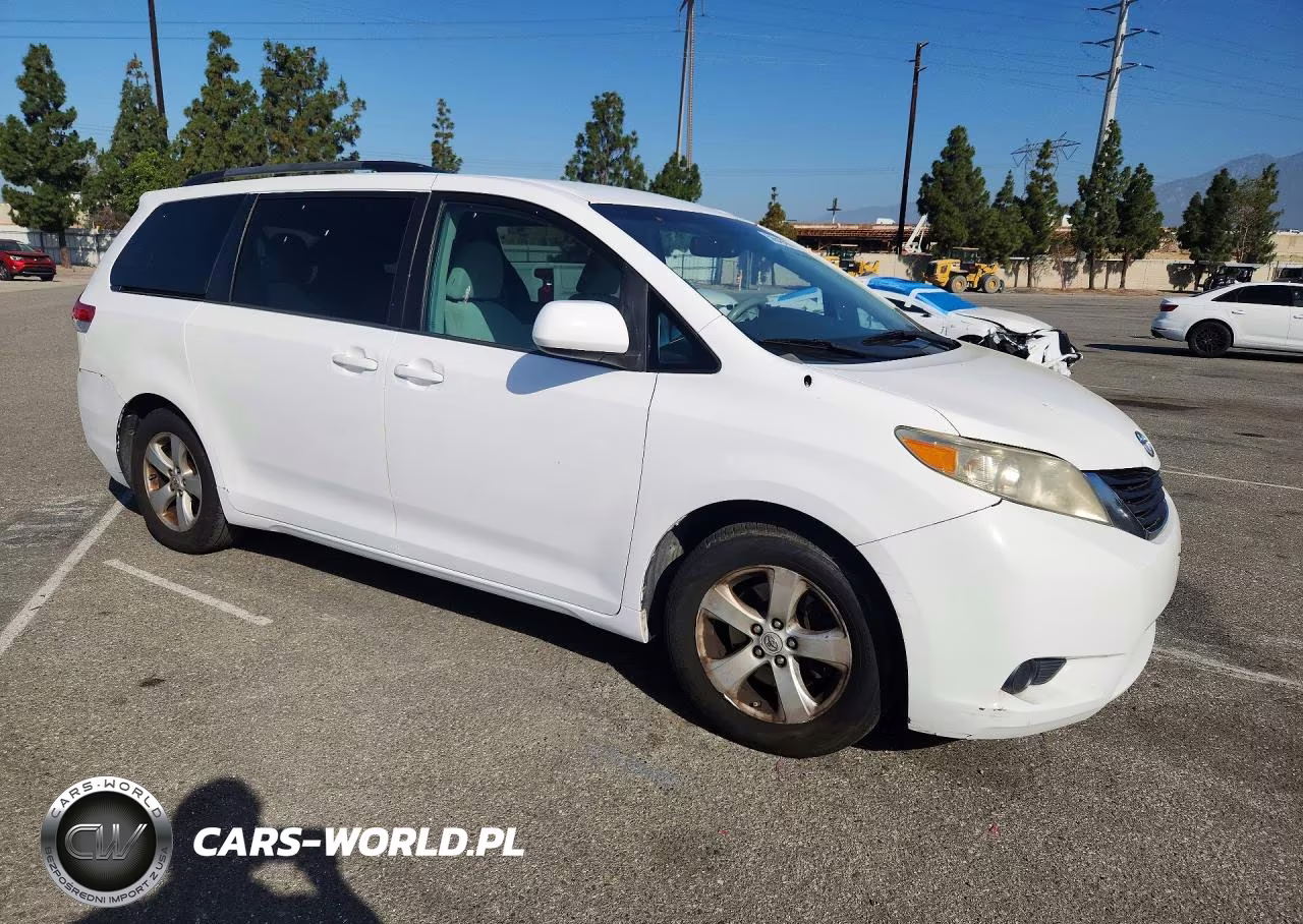 2013 Toyota Sienna Le VIN:5TDKK3DC0DS342981 - 4