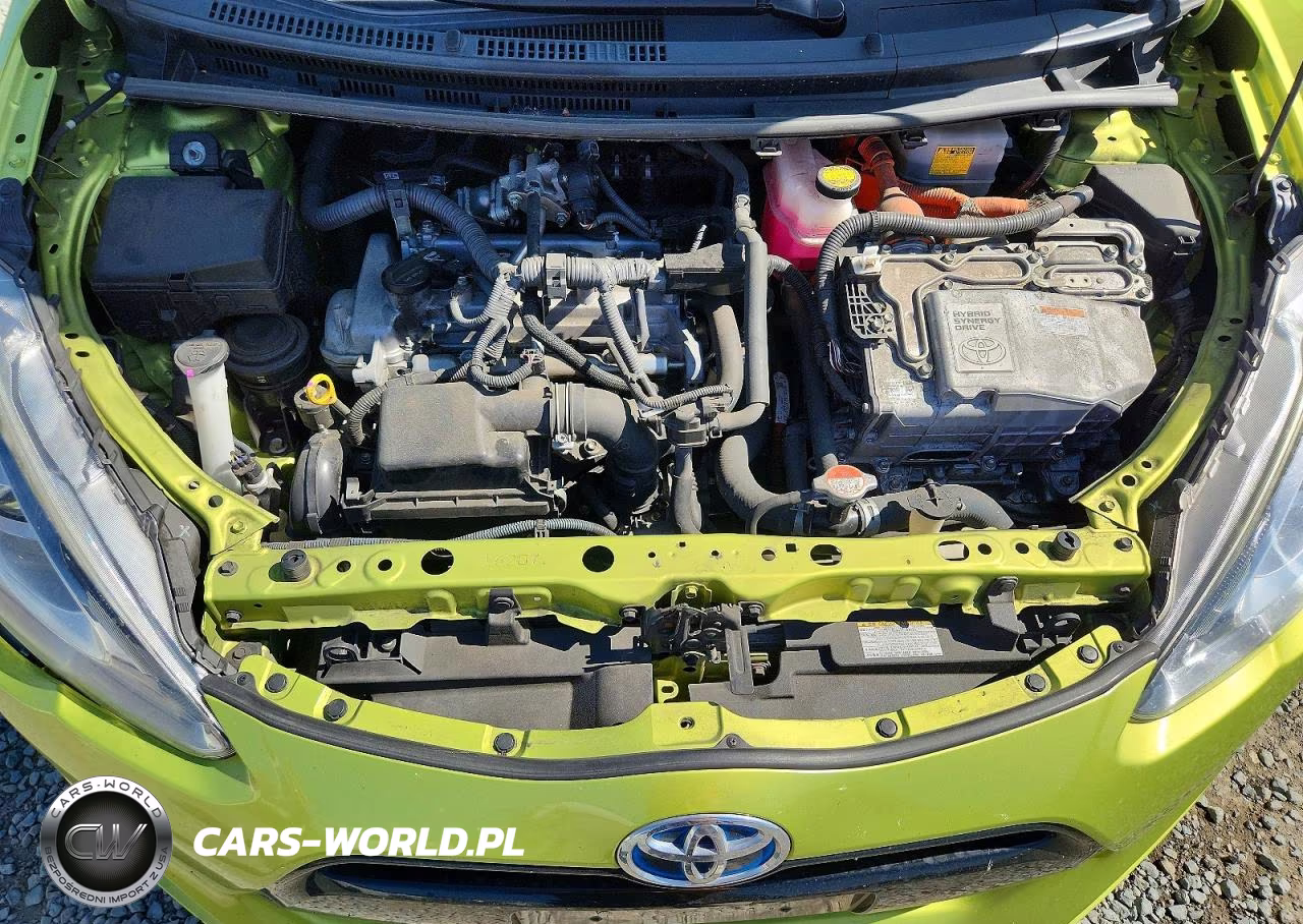 2015 Toyota Prius C Three VIN:JTDKDTB37F1113856 - 11
