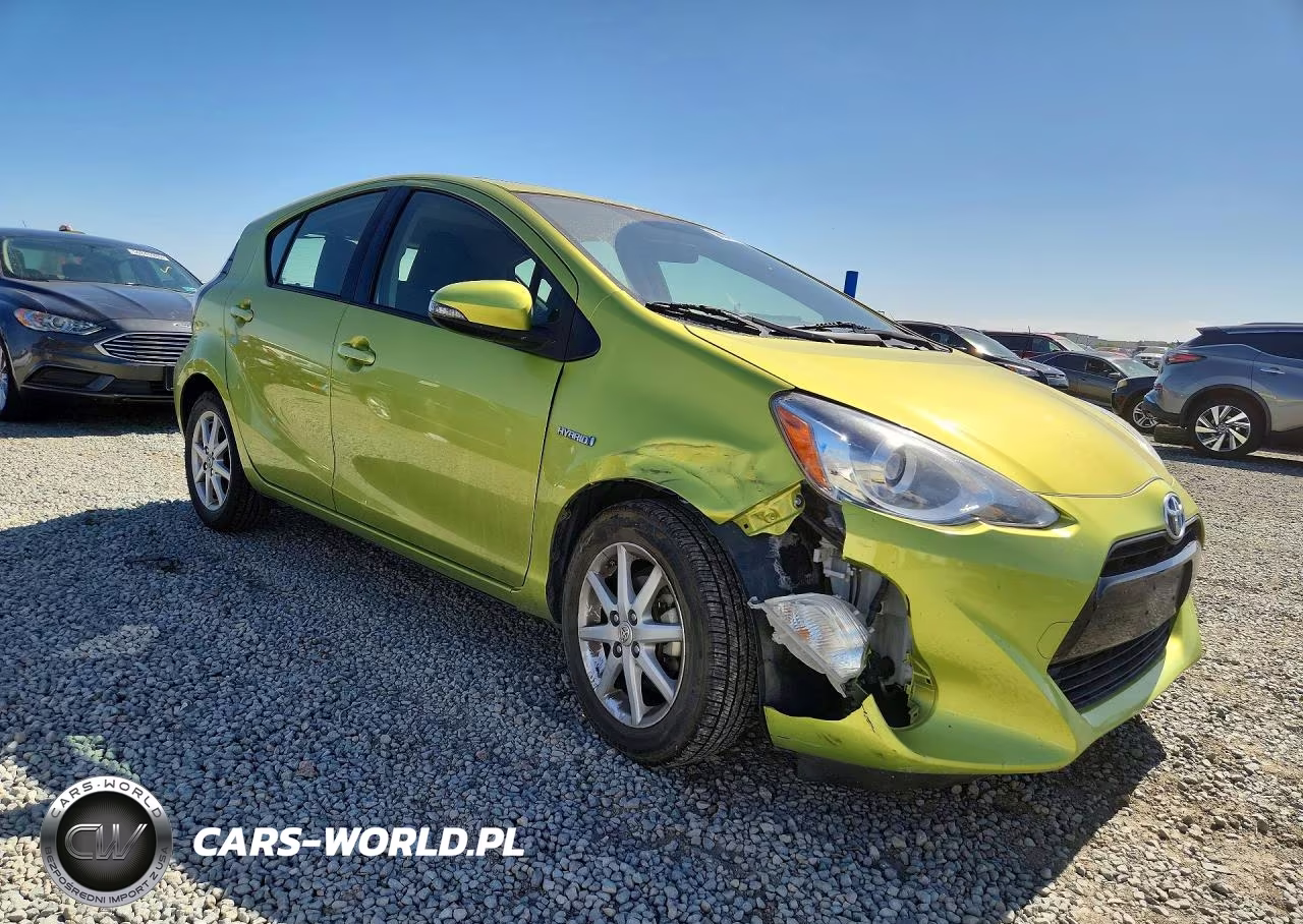 2015 Toyota Prius C Three VIN:JTDKDTB37F1113856 - 4