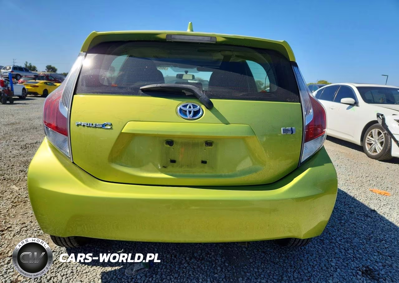 2015 Toyota Prius C Three VIN:JTDKDTB37F1113856 - 6