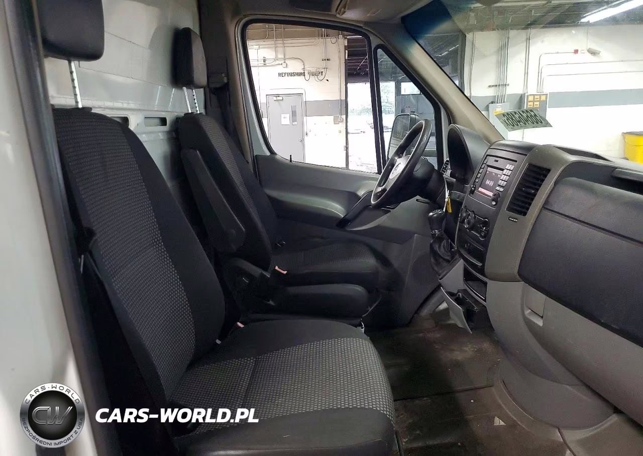 2015 Mercedes Benz Sprinter Box Truck VIN:WDAPF4CC5F9627441 - 11