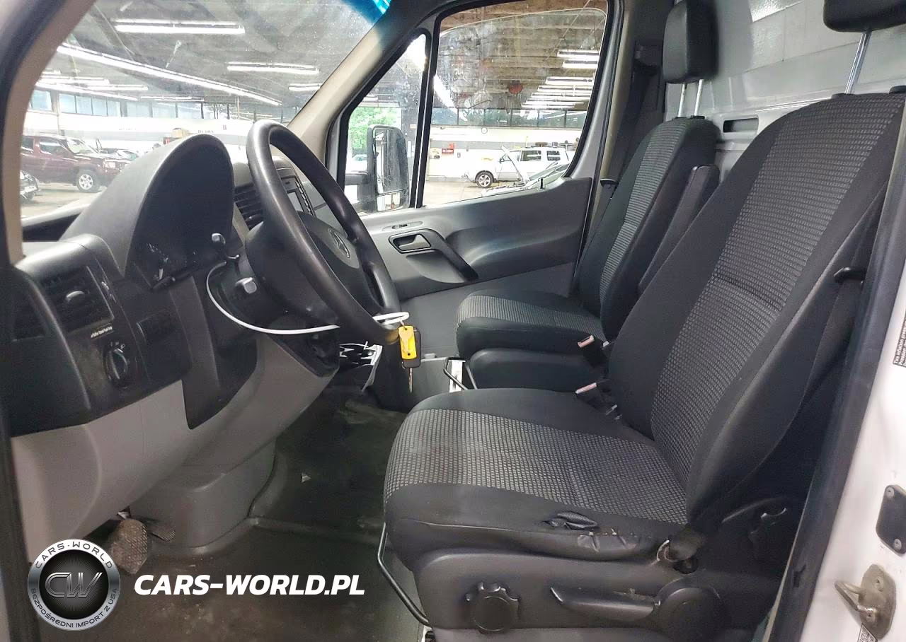 2015 Mercedes Benz Sprinter Box Truck VIN:WDAPF4CC5F9627441 - 7