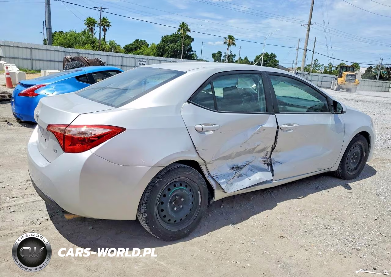 2019 Toyota Corolla Le VIN:2T1BURHE3KC173831 - 3