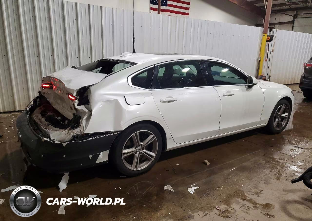 2018 Volvo S90 T5 Momentum VIN:LVY982MK1JP027779 - 3