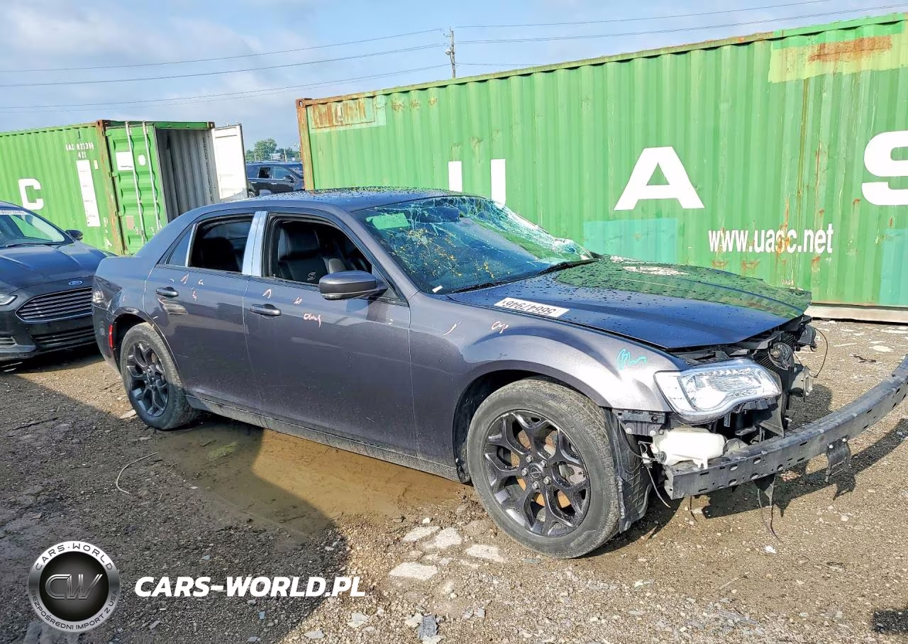2019 Chrysler 300 S VIN:2C3CCAGG6KH747294 - 4