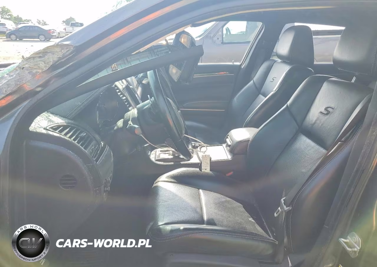 2019 Chrysler 300 S VIN:2C3CCAGG6KH747294 - 7
