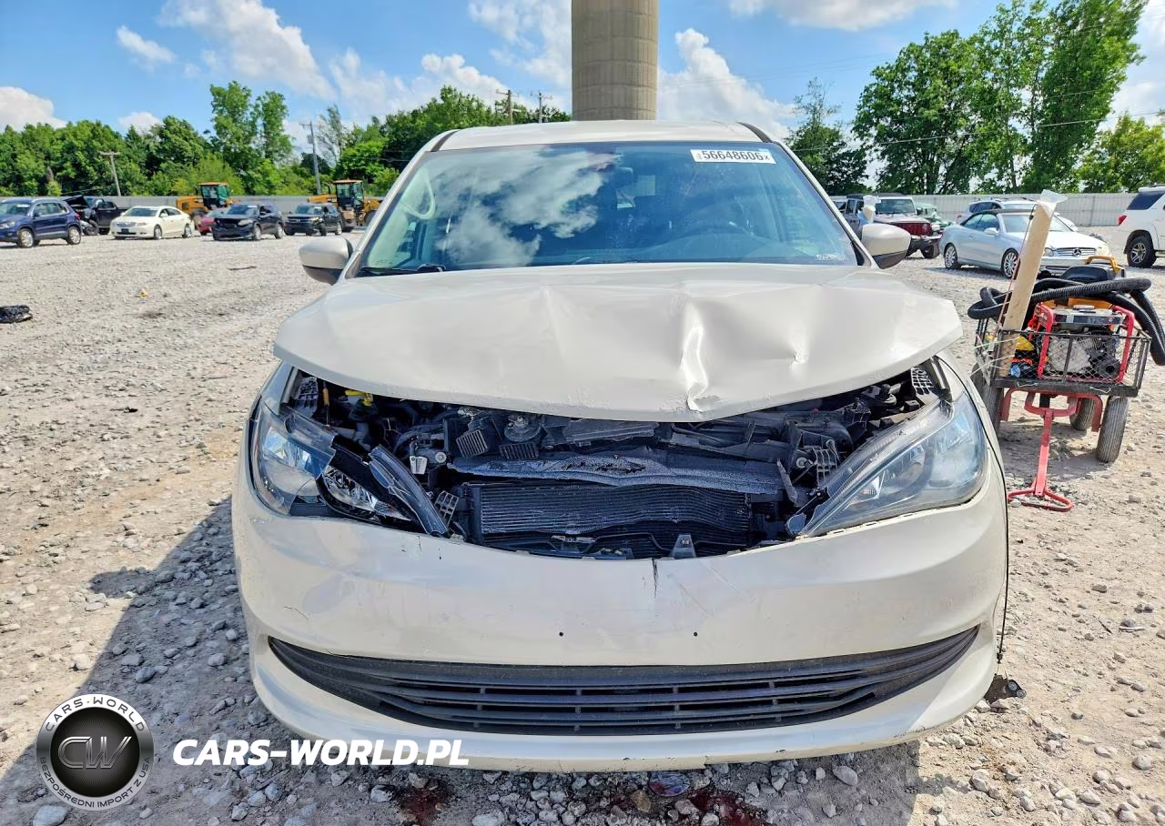 2017 Chrysler Pacifica Touring VIN:2C4RC1DG5HR743766 - 5